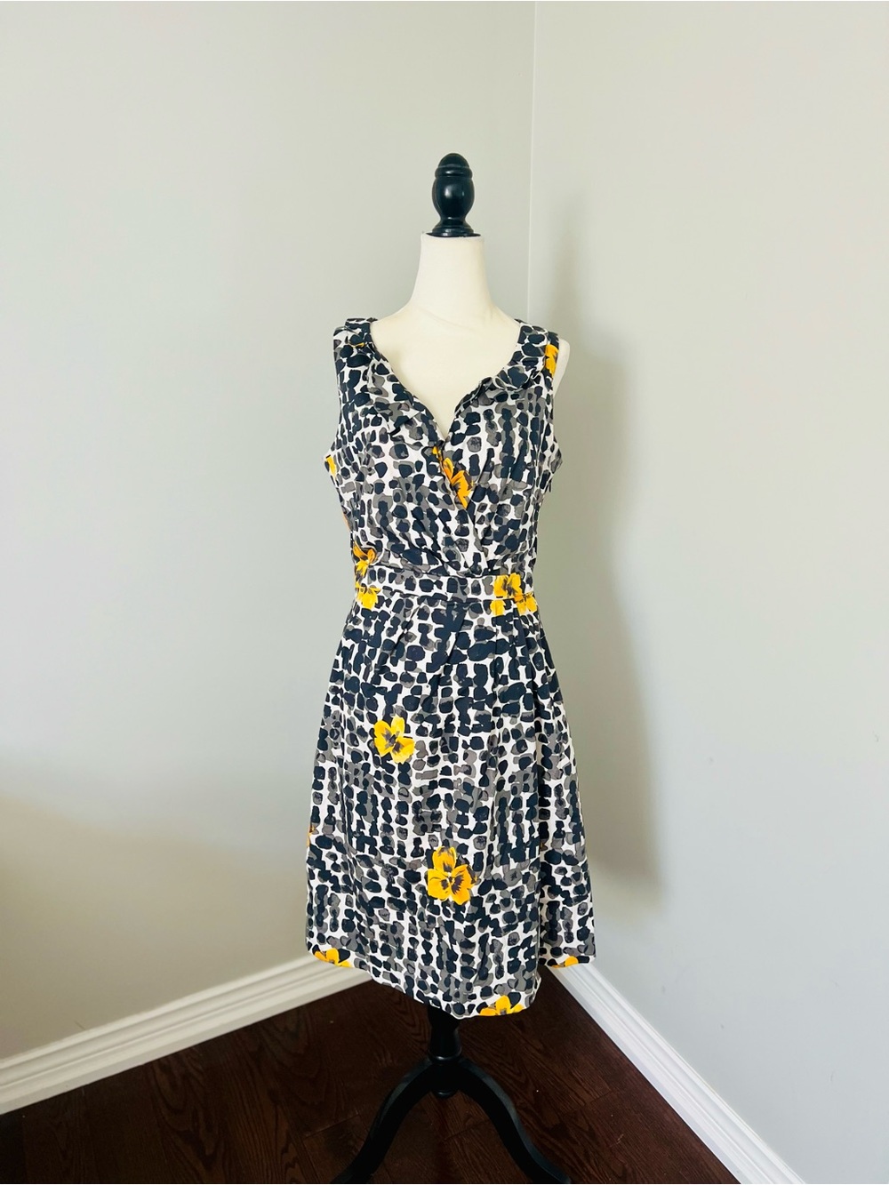 Charlies Sleeveless V-Neck Midi Dress in Black, White & Yellow
